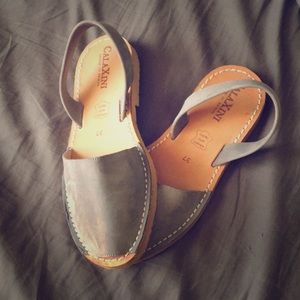 CalaXini classic leather flat sandal